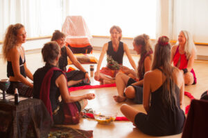 Joyful Circle of Women Kopie